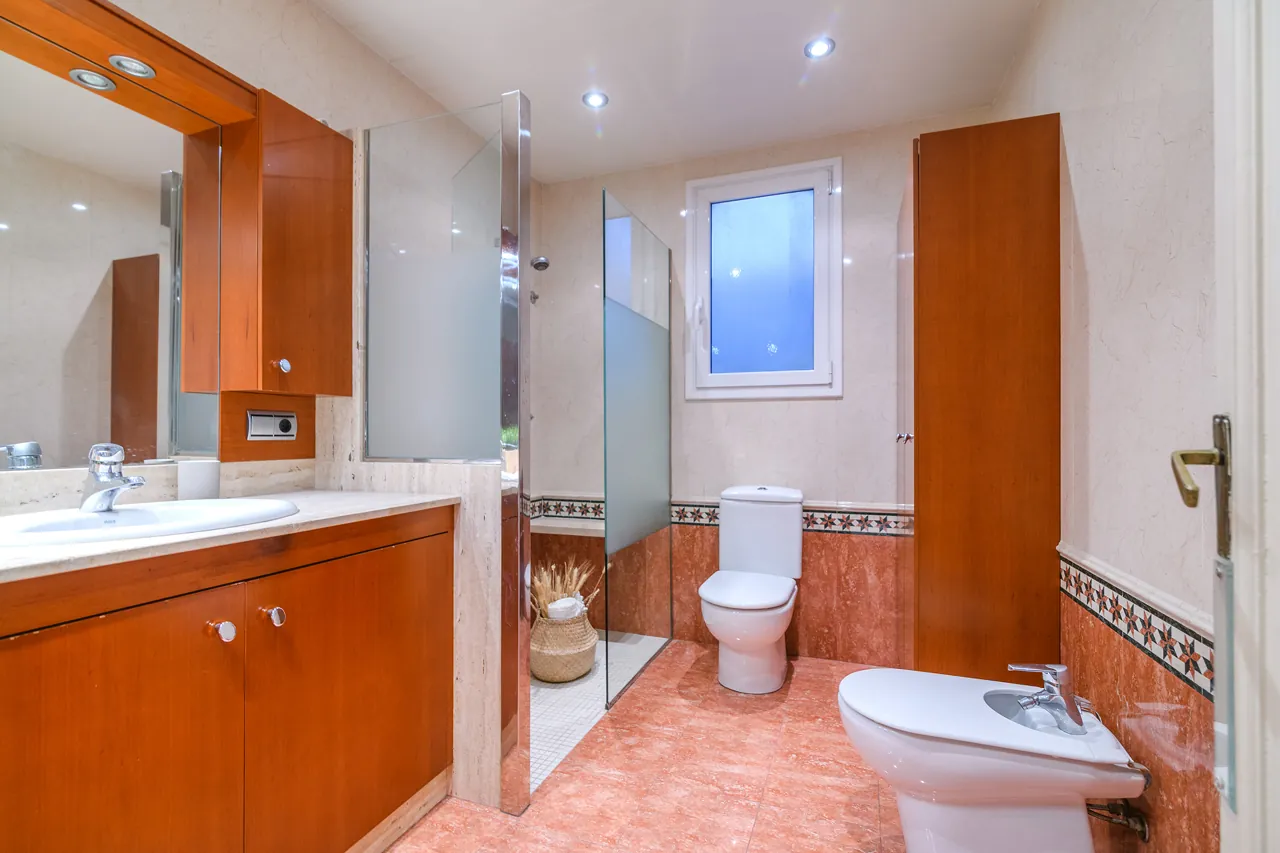 Piso con jardín en Plaza Catalunya, Plaça Catalunya, Manresa — Baño principal