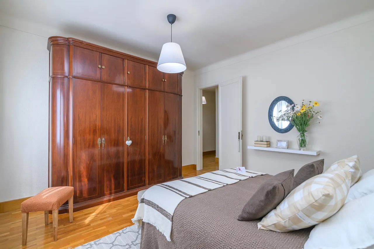 Piso con jardín en Plaza Catalunya, Plaça Catalunya, Manresa — Habitación principal armario
